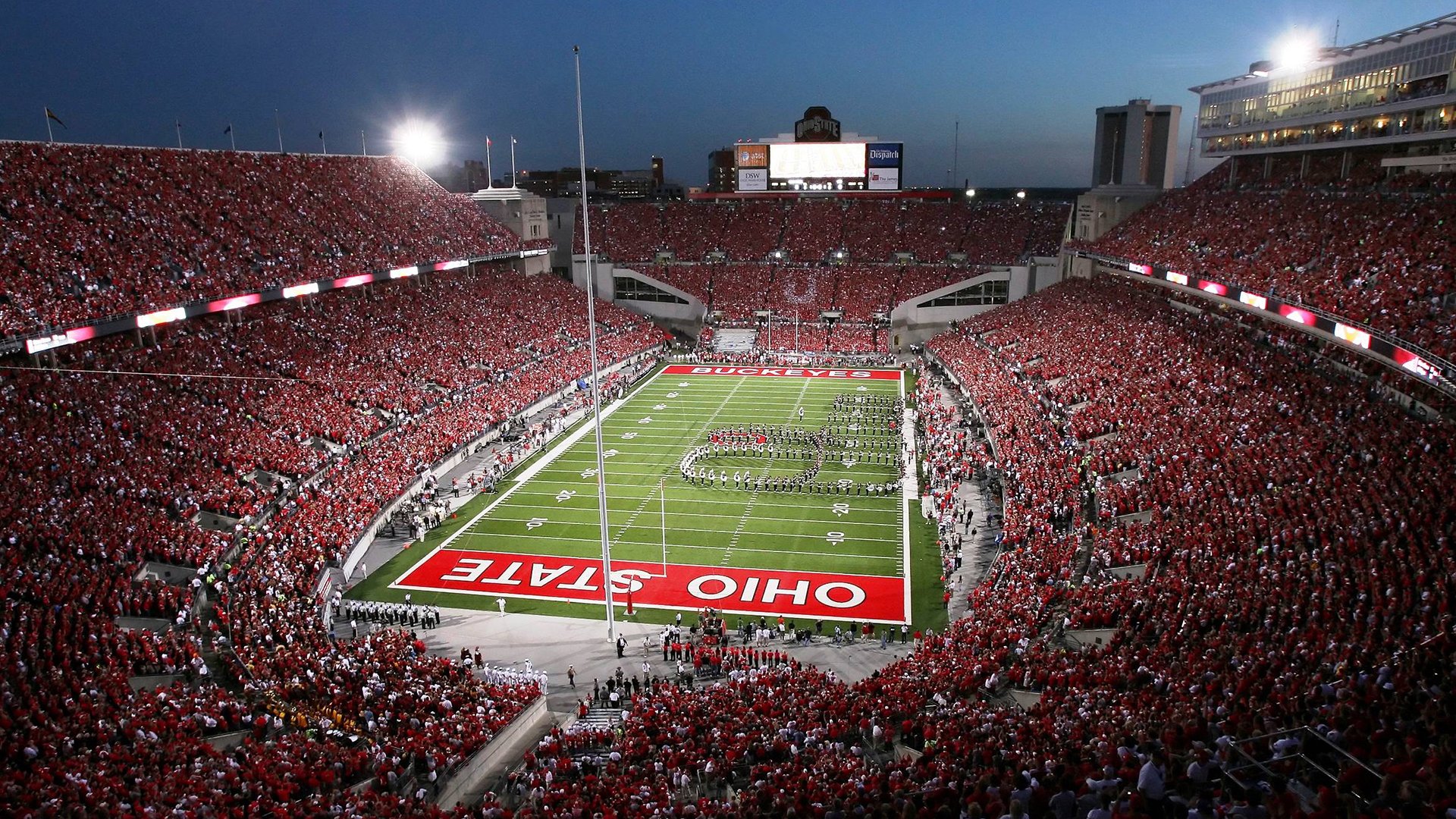 五大联赛是否鼓励中卫持球前插制造中场压力释放,五大联赛最强中场